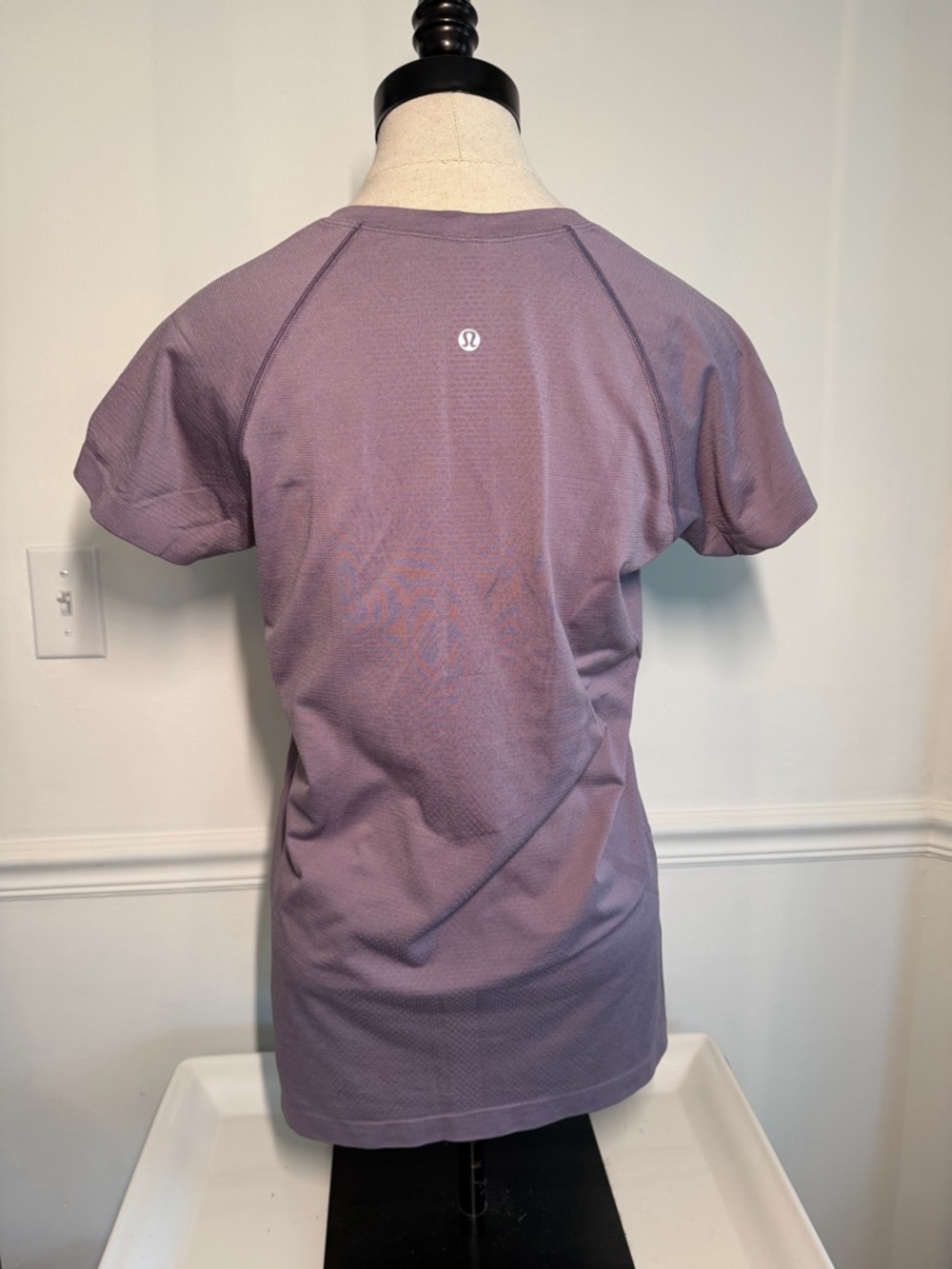 Lululemon Swiftly Tech Short-Sleeve Shirt 2.0 - Size 10 - Picture 3 of 4